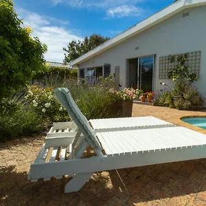 surf-way-beach-cottage.hotels-capetown.com/