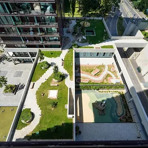 Amazing View Over And Infinity Pool Wien